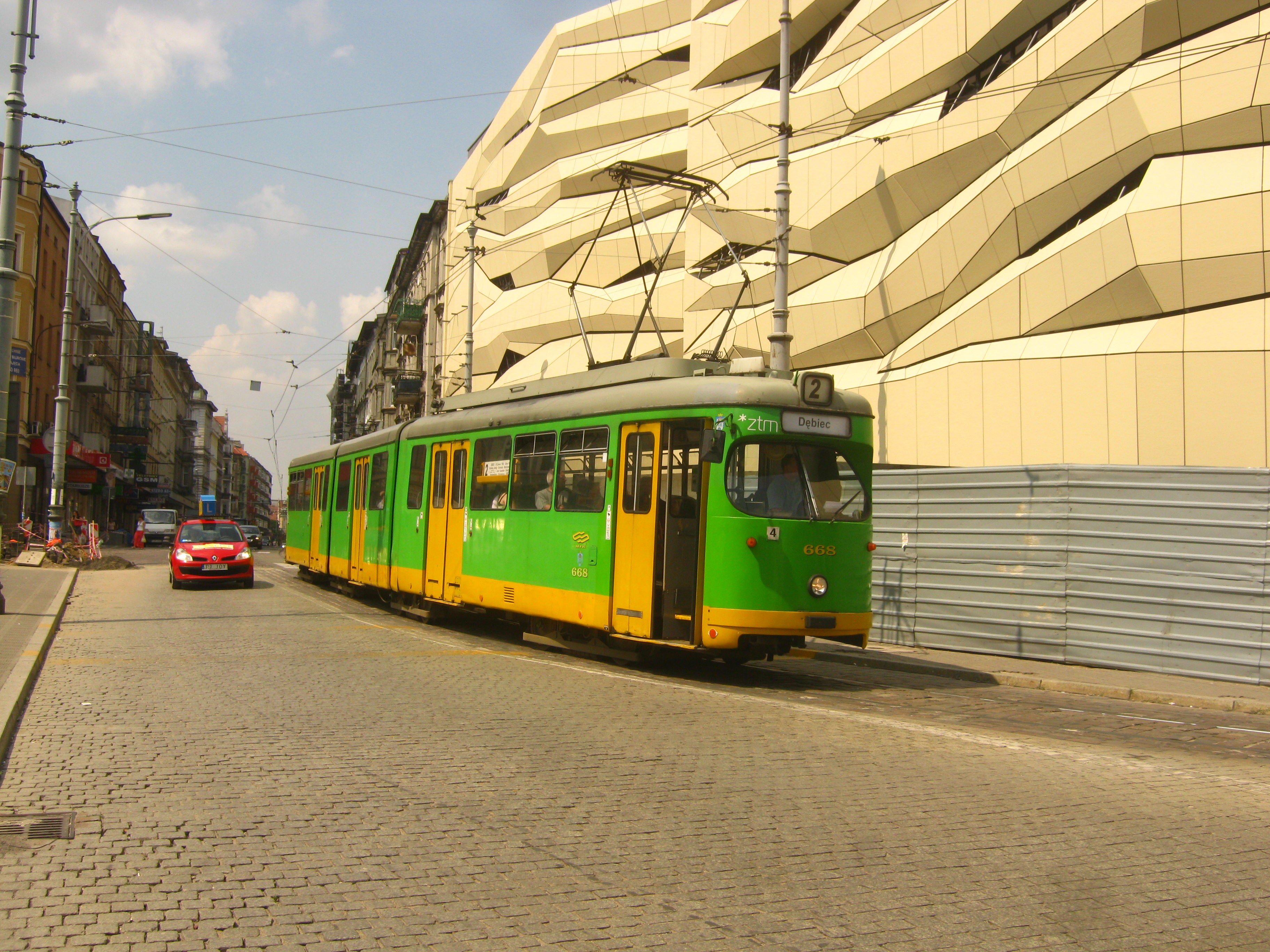 Poznaň tram GT8 v centru 